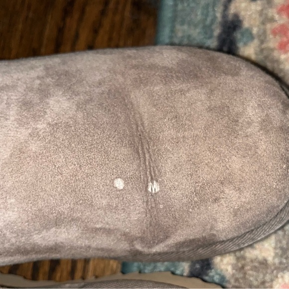 Ugg Mini Bailey Button - Picture 2 of 5